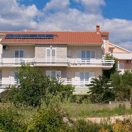 F• R• I• E• N• D• S• Bed & Breakfast Novalja Bagian luar foto