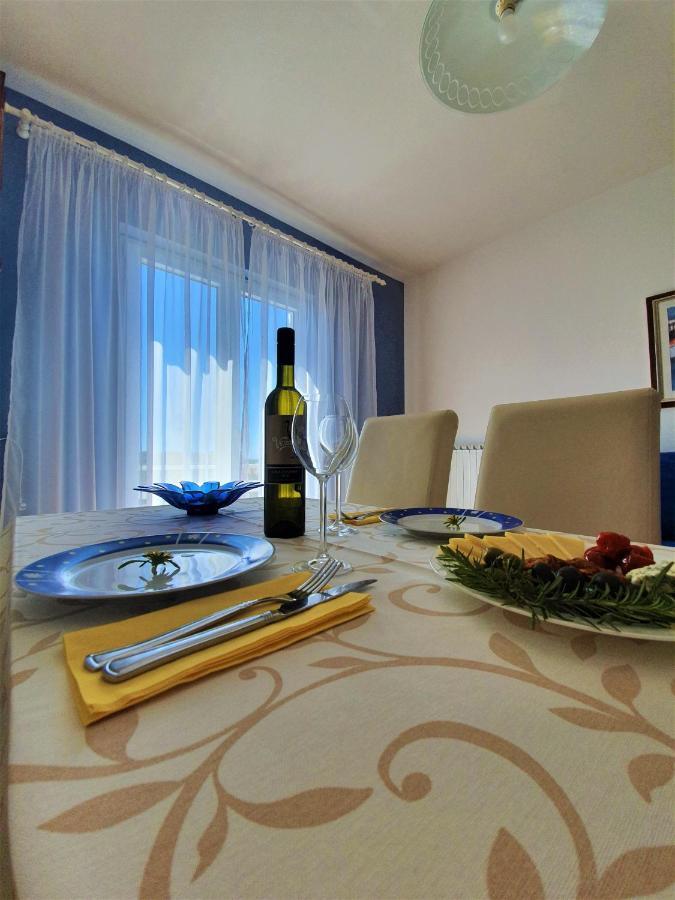 F• R• I• E• N• D• S• Bed & Breakfast Novalja Bagian luar foto