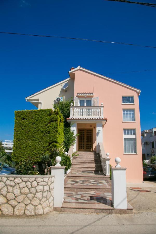 F• R• I• E• N• D• S• Bed & Breakfast Novalja Bagian luar foto