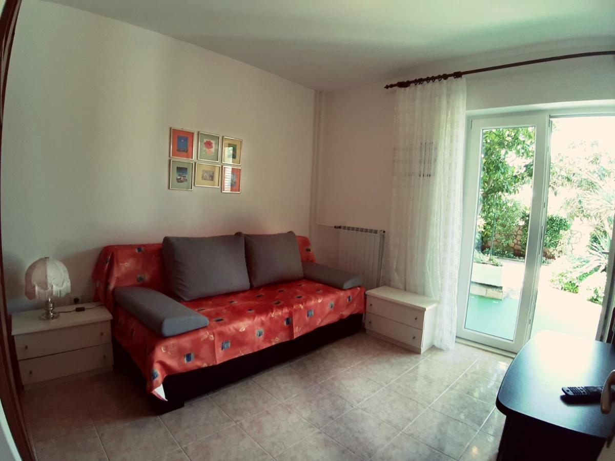 F• R• I• E• N• D• S• Bed & Breakfast Novalja Bagian luar foto