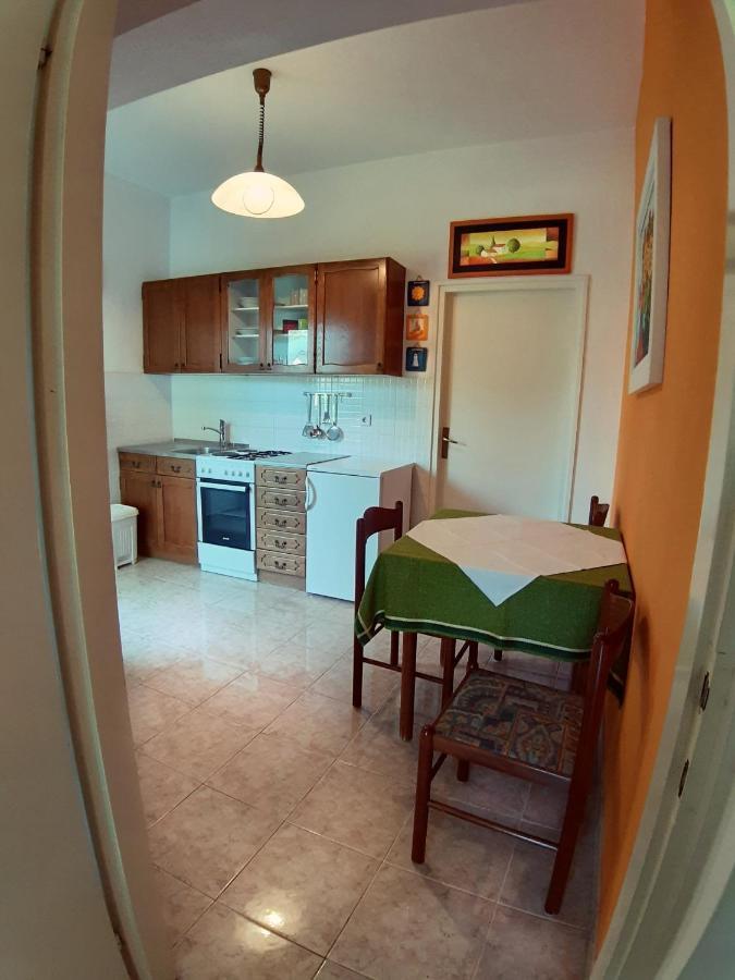 F• R• I• E• N• D• S• Bed & Breakfast Novalja Bagian luar foto