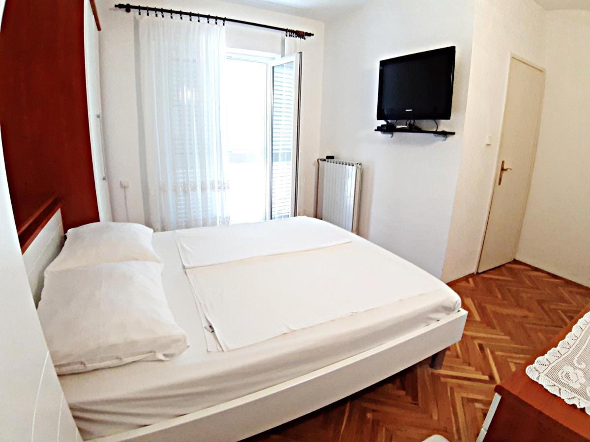 F• R• I• E• N• D• S• Bed & Breakfast Novalja Bagian luar foto