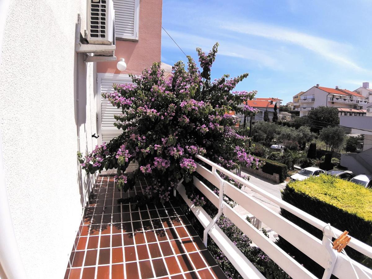 F• R• I• E• N• D• S• Bed & Breakfast Novalja Bagian luar foto