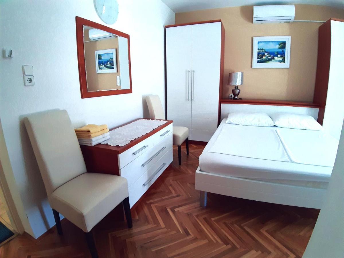 F• R• I• E• N• D• S• Bed & Breakfast Novalja Bagian luar foto