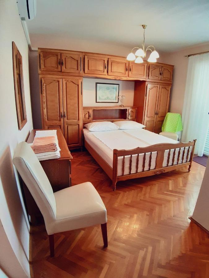 F• R• I• E• N• D• S• Bed & Breakfast Novalja Bagian luar foto