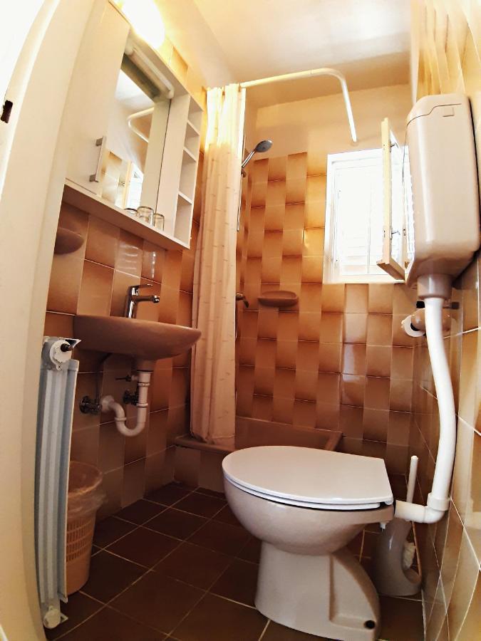 F• R• I• E• N• D• S• Bed & Breakfast Novalja Bagian luar foto
