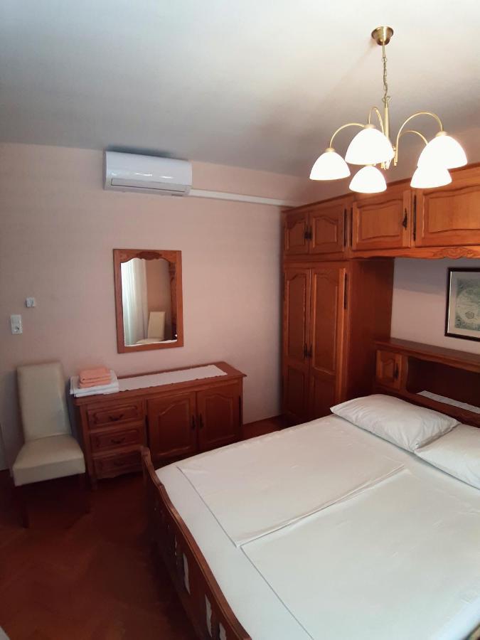 F• R• I• E• N• D• S• Bed & Breakfast Novalja Bagian luar foto