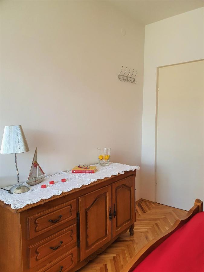 F• R• I• E• N• D• S• Bed & Breakfast Novalja Bagian luar foto