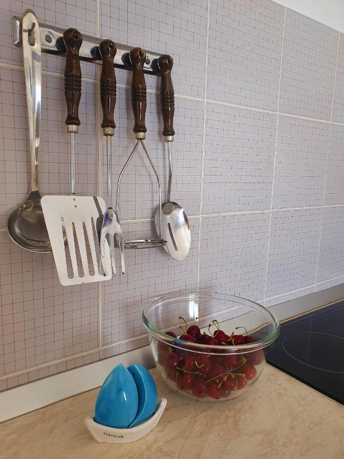 F• R• I• E• N• D• S• Bed & Breakfast Novalja Bagian luar foto