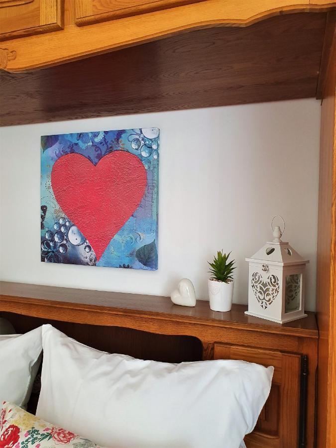 F• R• I• E• N• D• S• Bed & Breakfast Novalja Bagian luar foto