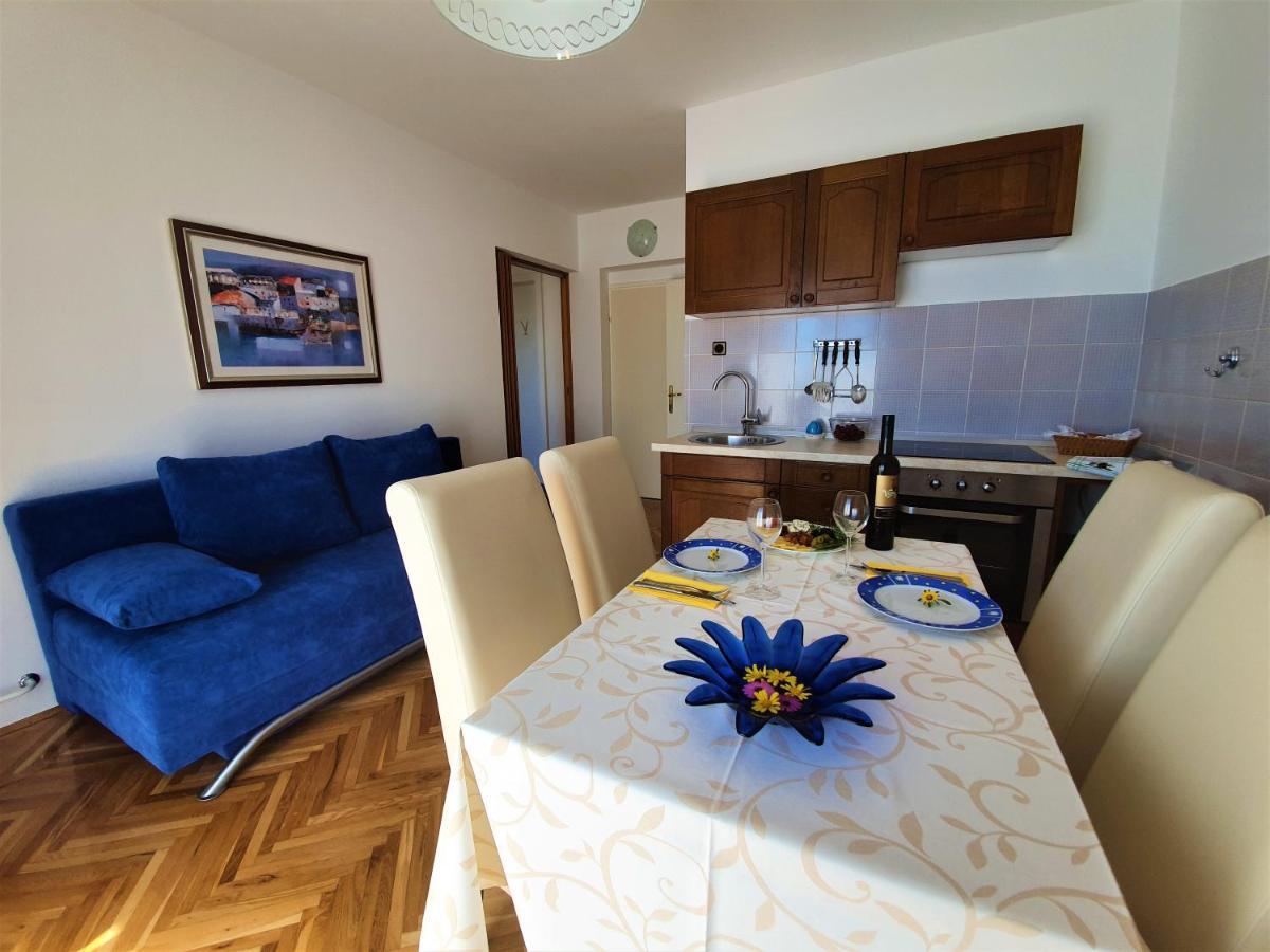 F• R• I• E• N• D• S• Bed & Breakfast Novalja Bagian luar foto