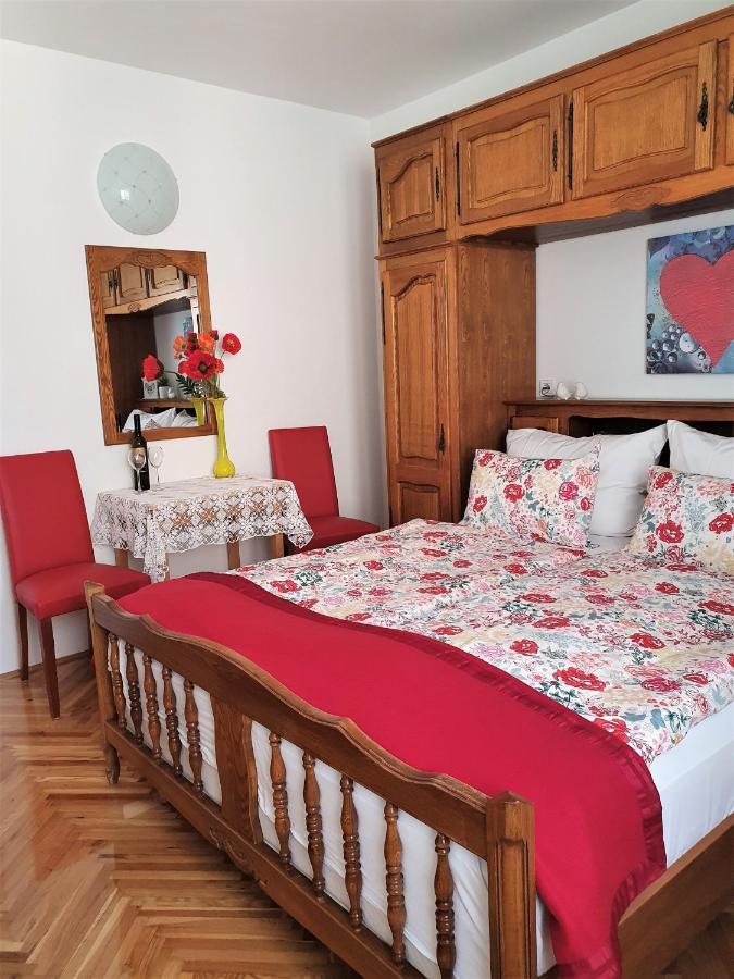 F• R• I• E• N• D• S• Bed & Breakfast Novalja Bagian luar foto